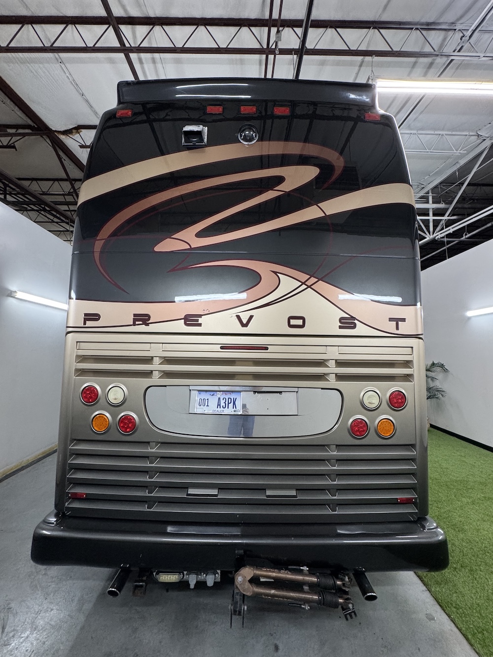 2009 Prevost Featherlite H3-45  For Sale
