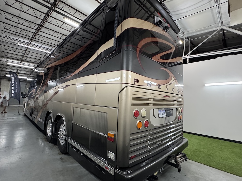 2009 Prevost Featherlite H3-45  For Sale