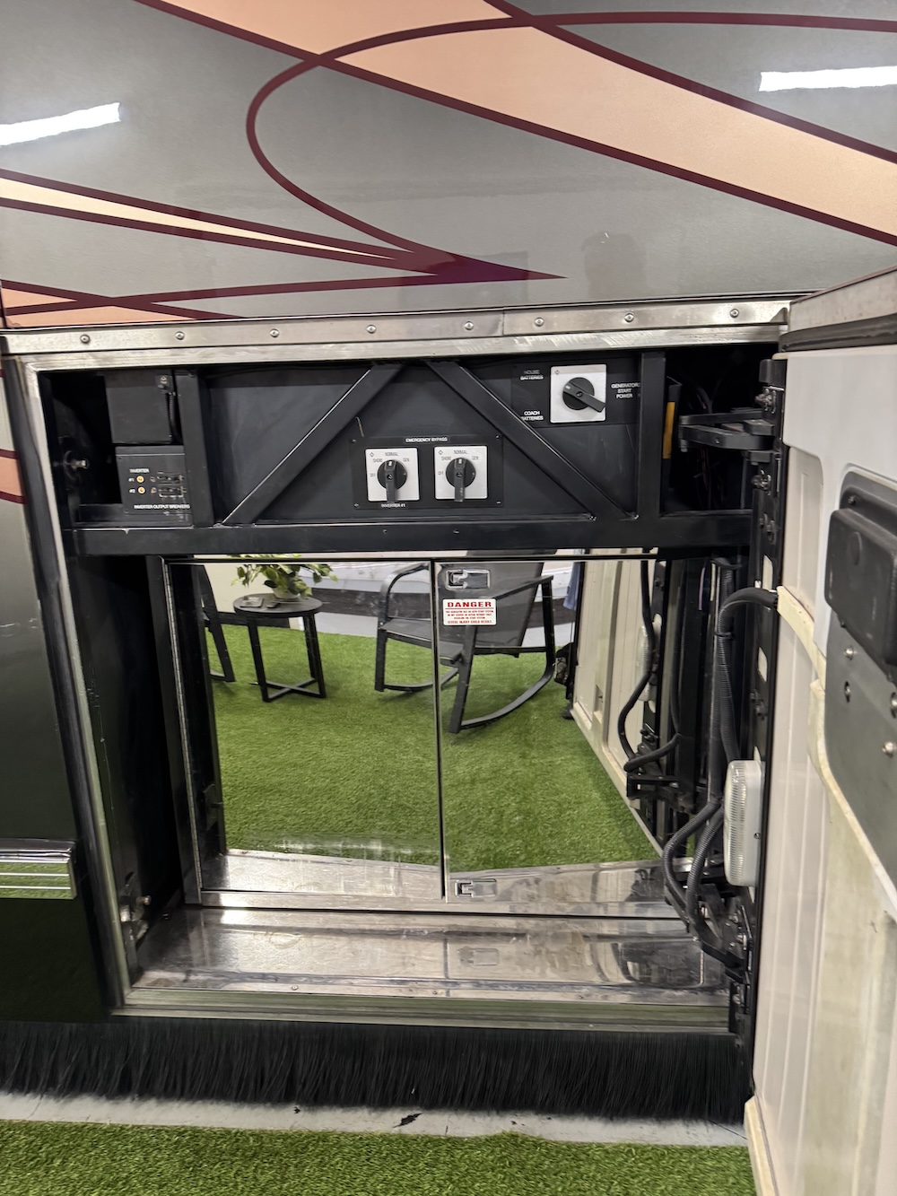 2009 Prevost Featherlite H3-45  For Sale