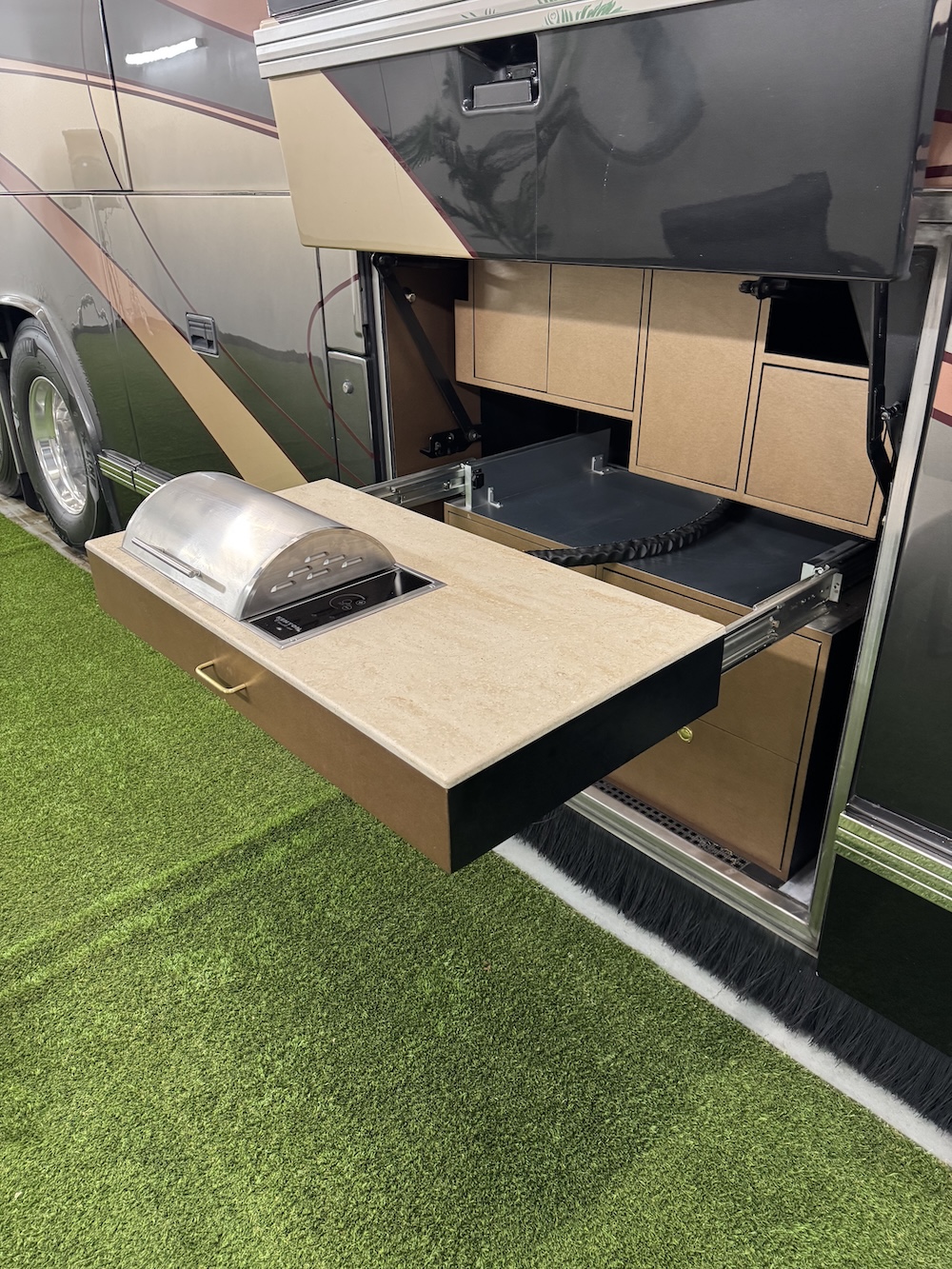2009 Prevost Featherlite H3-45  For Sale