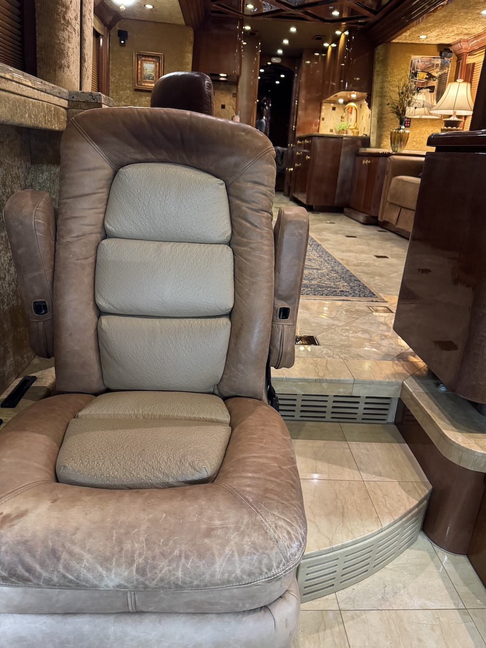 2009 Prevost Featherlite H3-45  For Sale