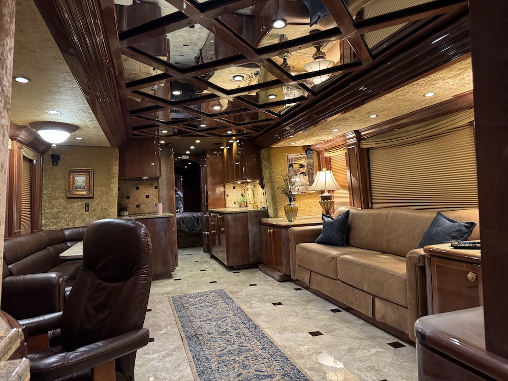2009 Prevost Featherlite H3-45  For Sale