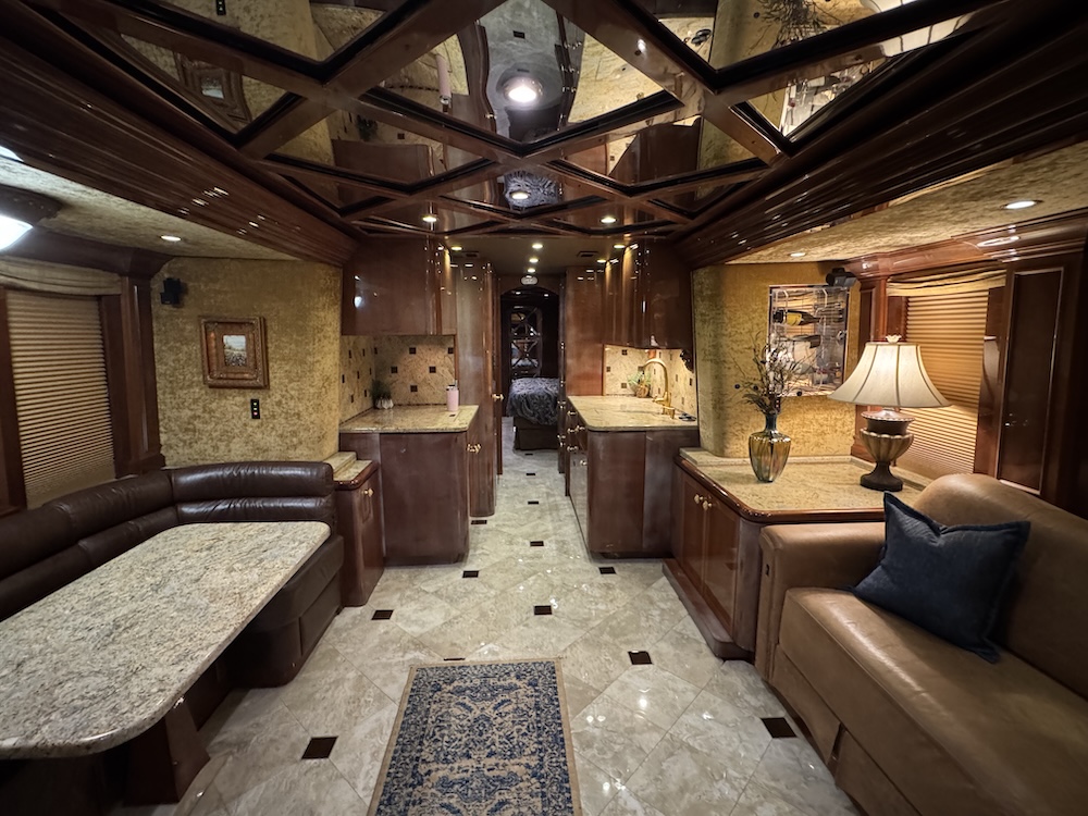 2009 Prevost Featherlite H3-45  For Sale