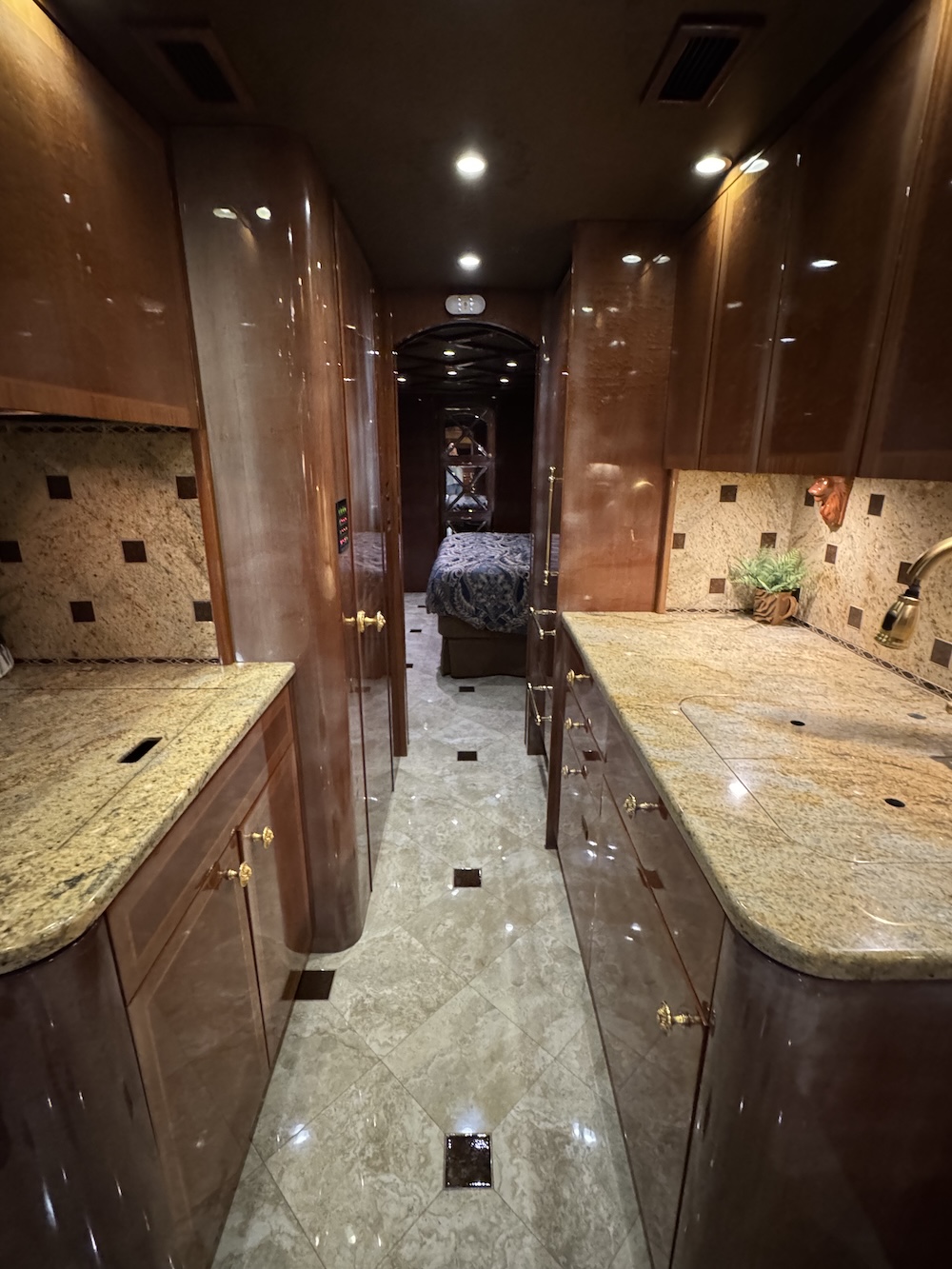 2009 Prevost Featherlite H3-45  For Sale