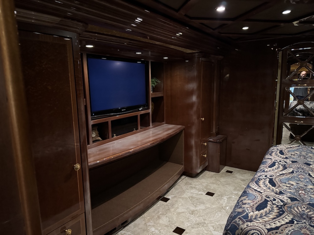 2009 Prevost Featherlite H3-45  For Sale