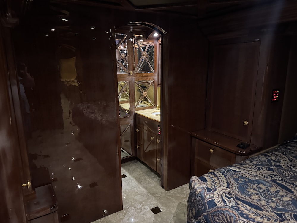 2009 Prevost Featherlite H3-45  For Sale