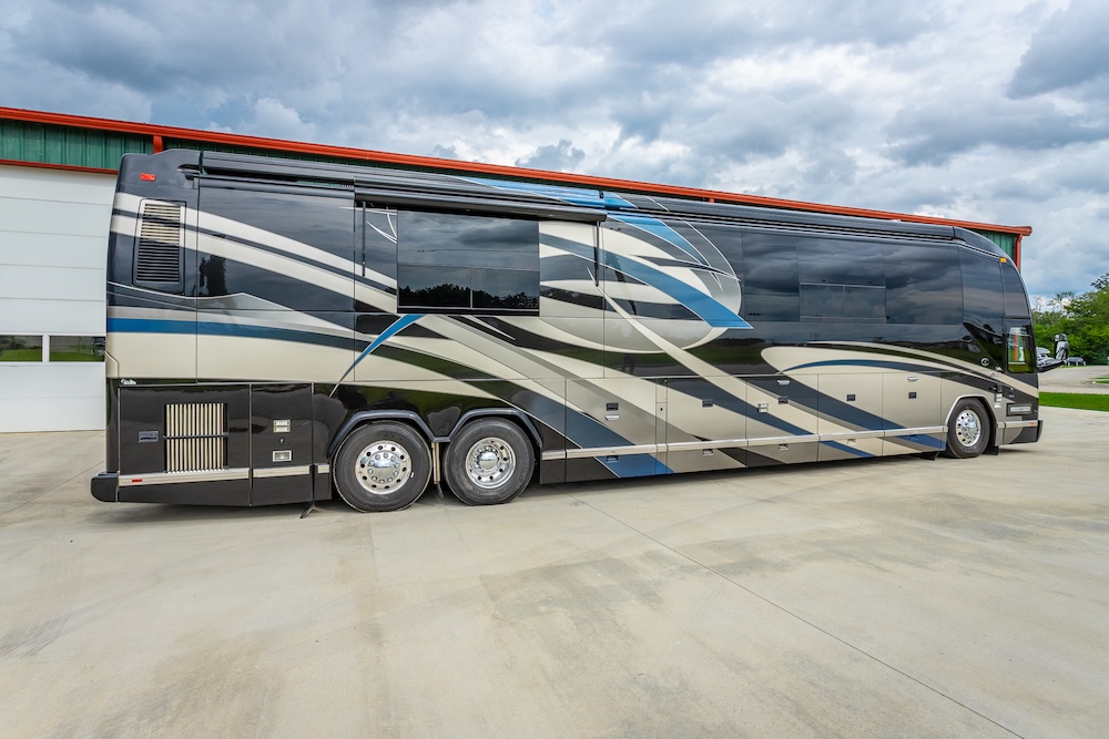 2009 Prevost Featherlite  H3-45 For Sale