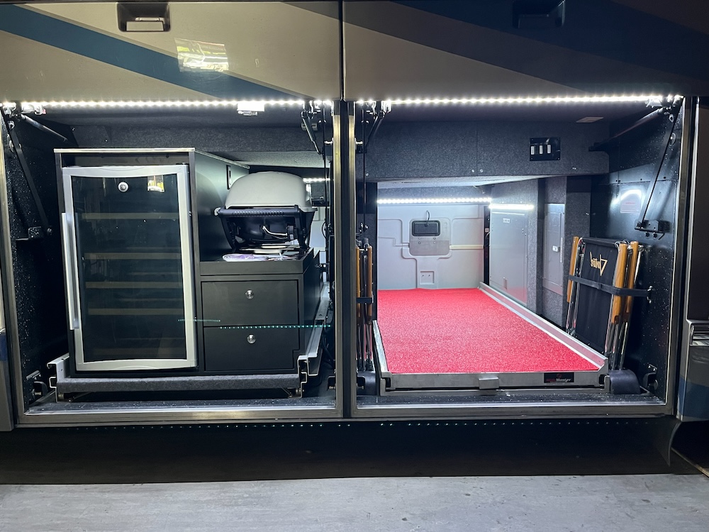 2009 Prevost Featherlite  H3-45 For Sale