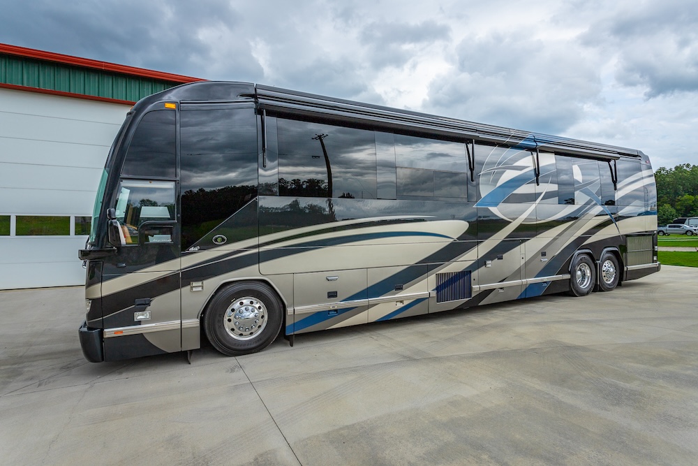 2009 Prevost Featherlite  H3-45 For Sale