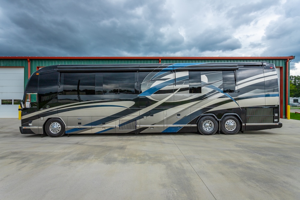 2009 Prevost Featherlite  H3-45 For Sale