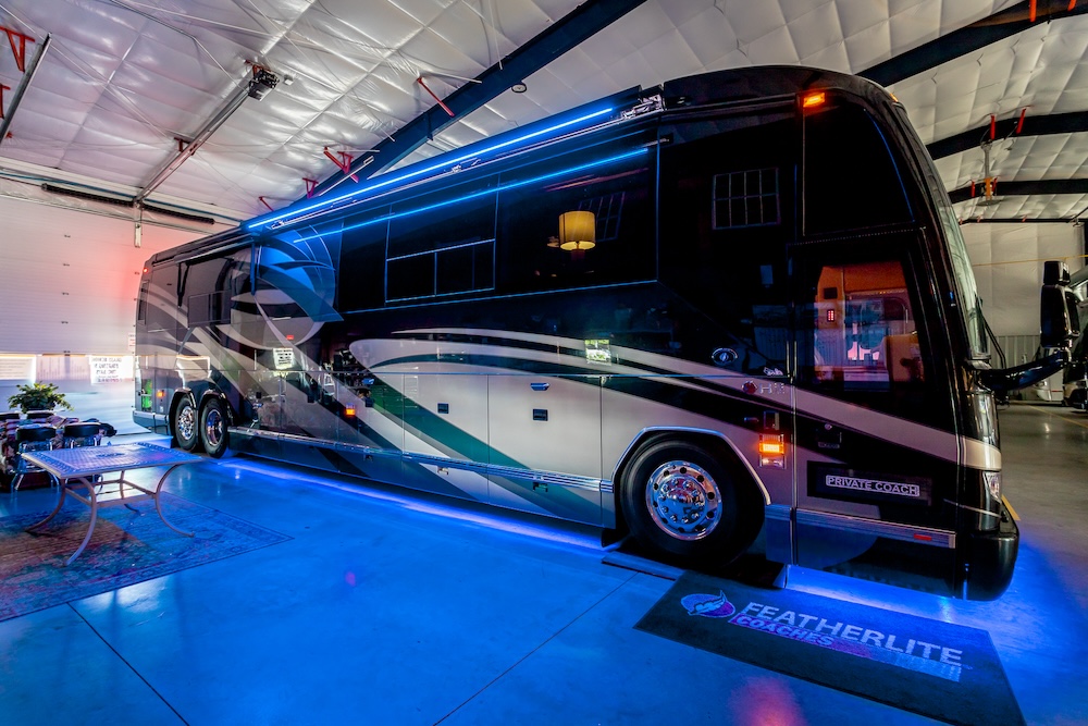 2009 Prevost Featherlite  H3-45 For Sale