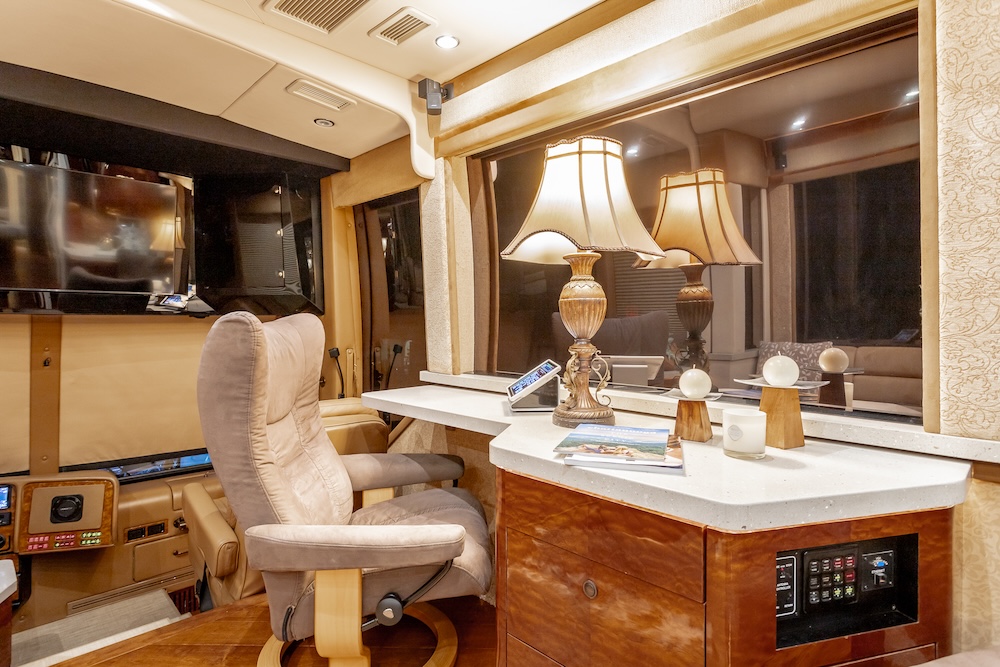 2009 Prevost Featherlite  H3-45 For Sale