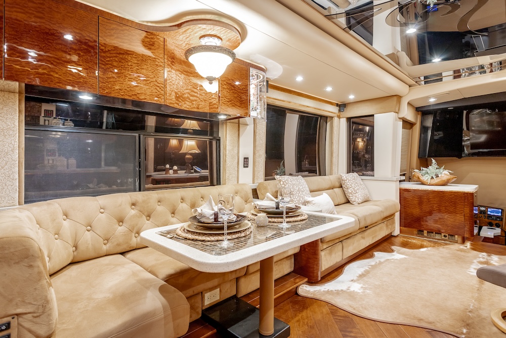 2009 Prevost Featherlite  H3-45 For Sale