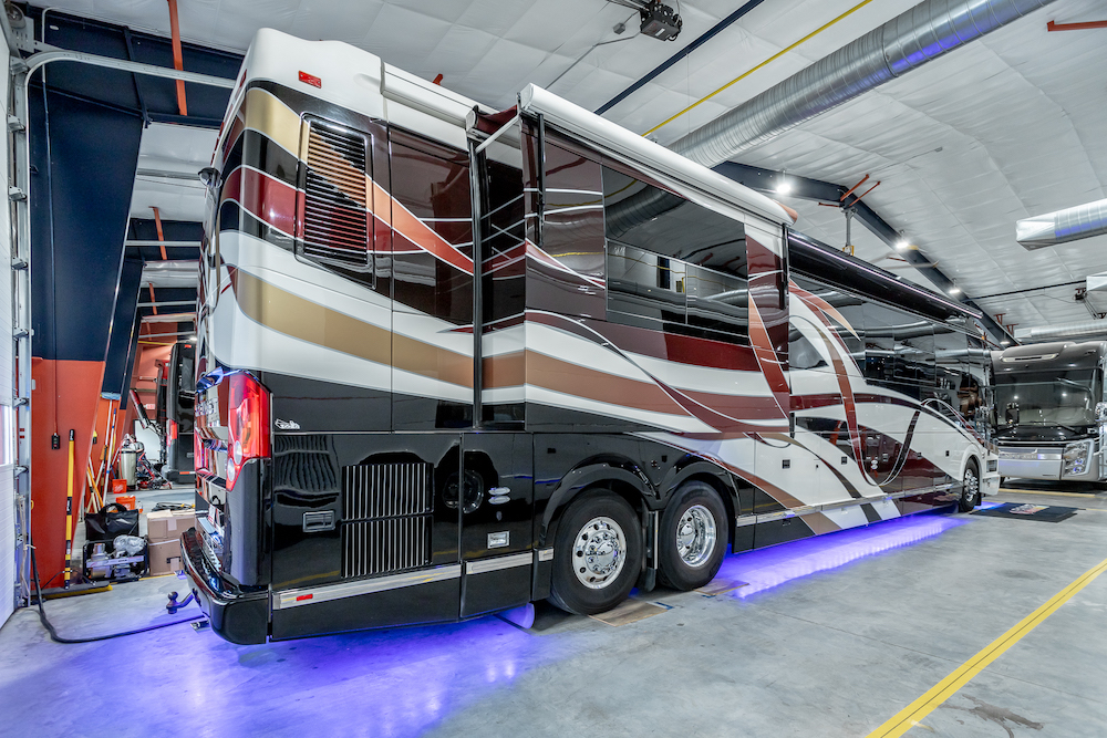 2009 Prevost Featherlite H3-45 For Sale