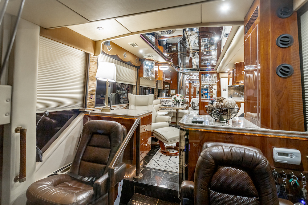 2009 Prevost Featherlite H3-45 For Sale