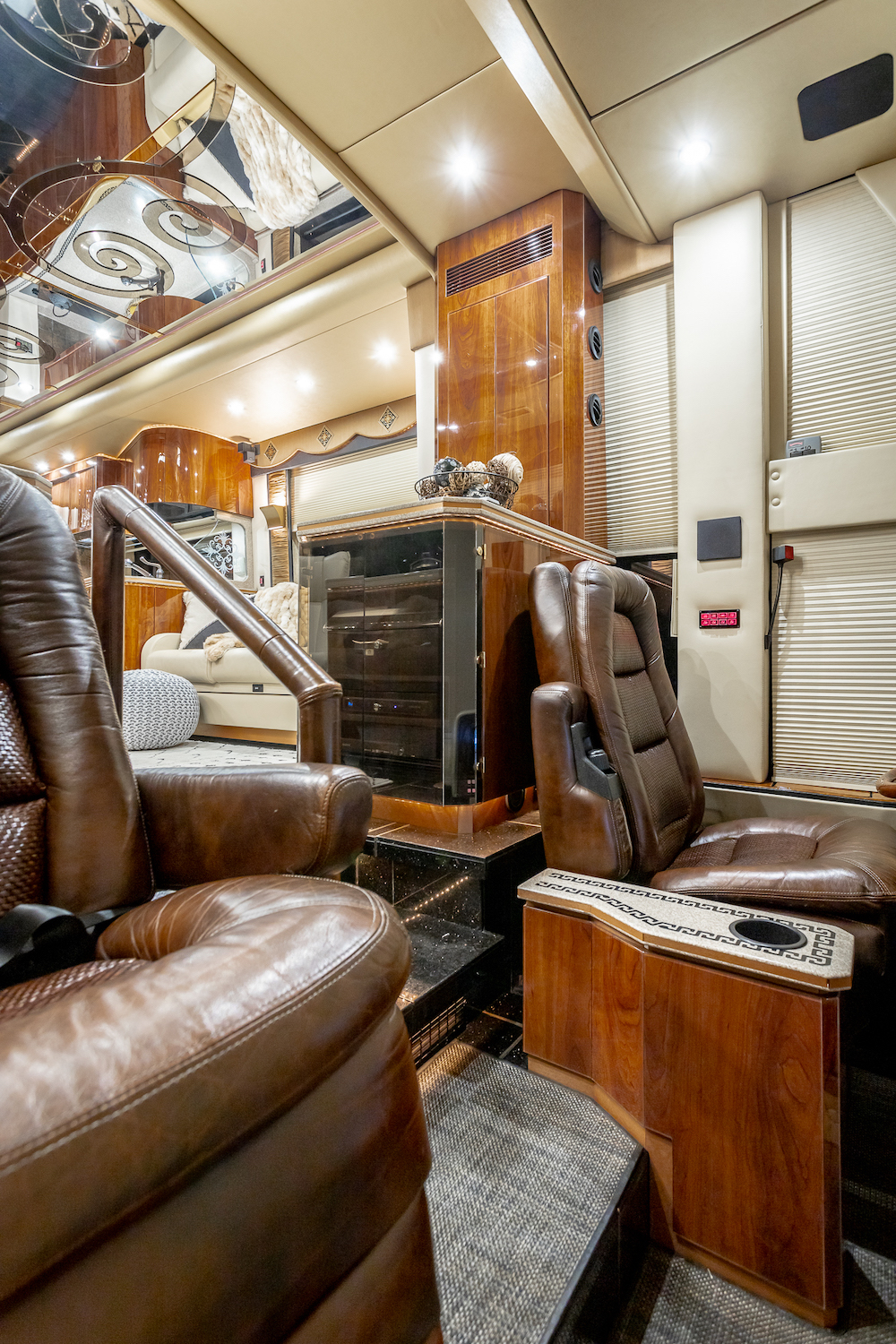 2009 Prevost Featherlite H3-45 For Sale