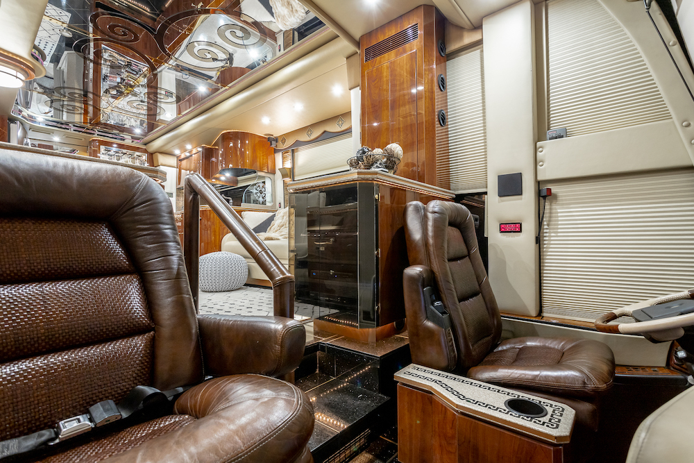 2009 Prevost Featherlite H3-45 For Sale