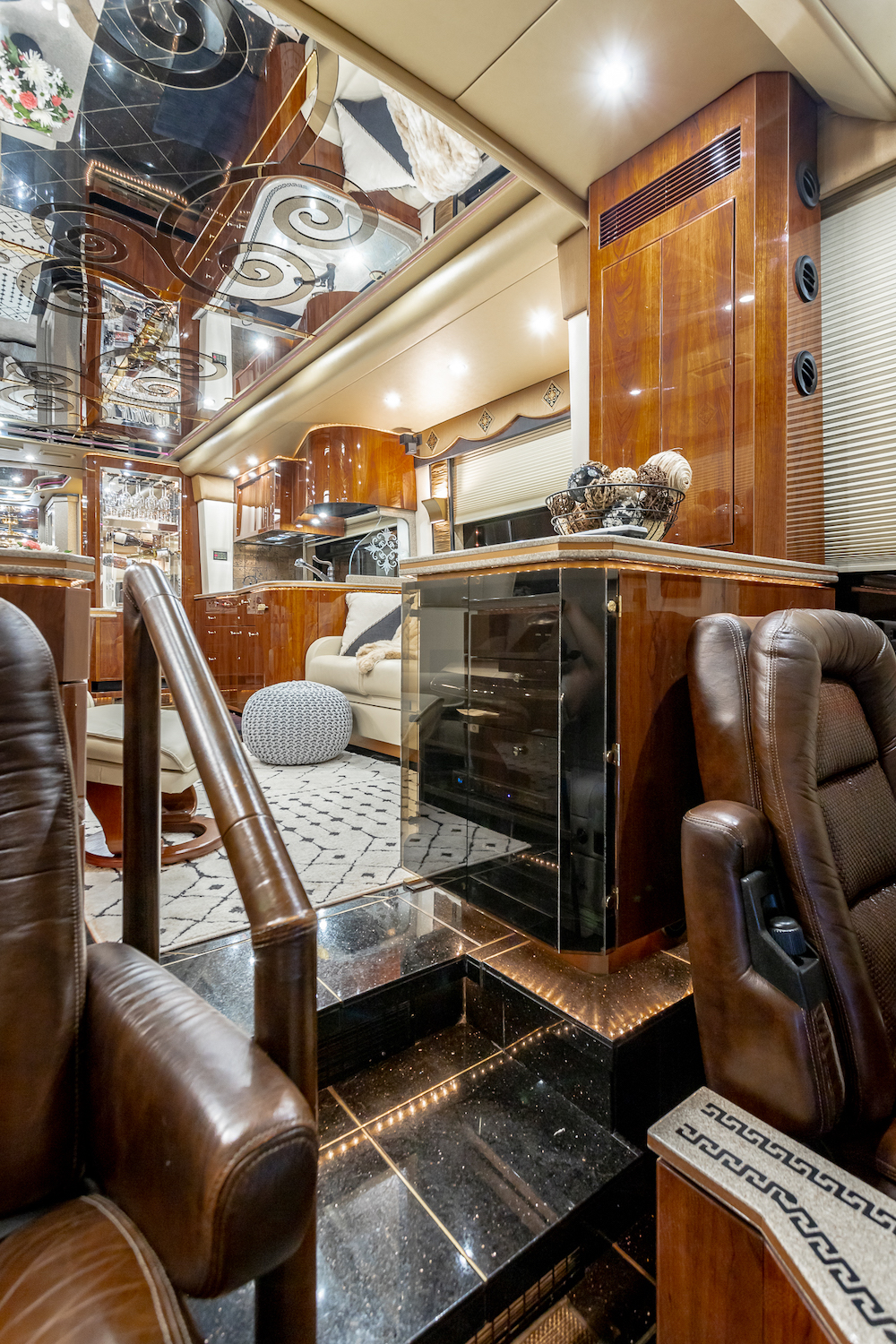 2009 Prevost Featherlite H3-45 For Sale