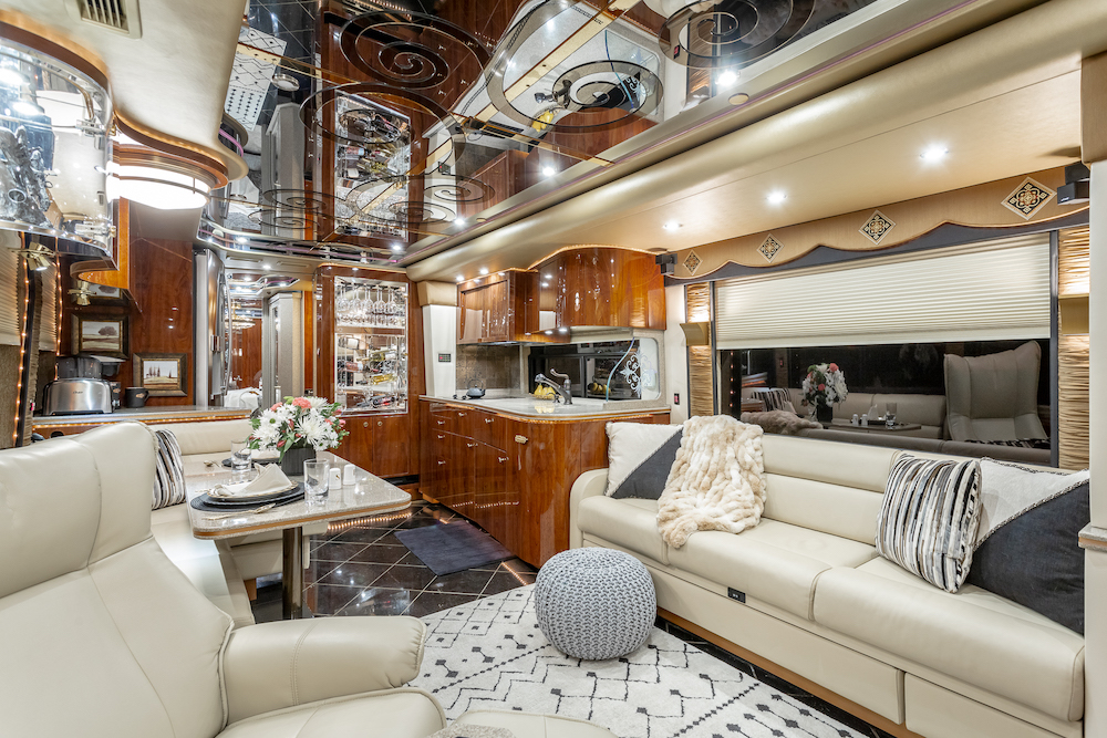 2009 Prevost Featherlite H3-45 For Sale