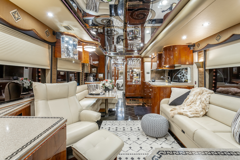 2009 Prevost Featherlite H3-45 For Sale