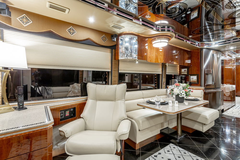 2009 Prevost Featherlite H3-45 For Sale