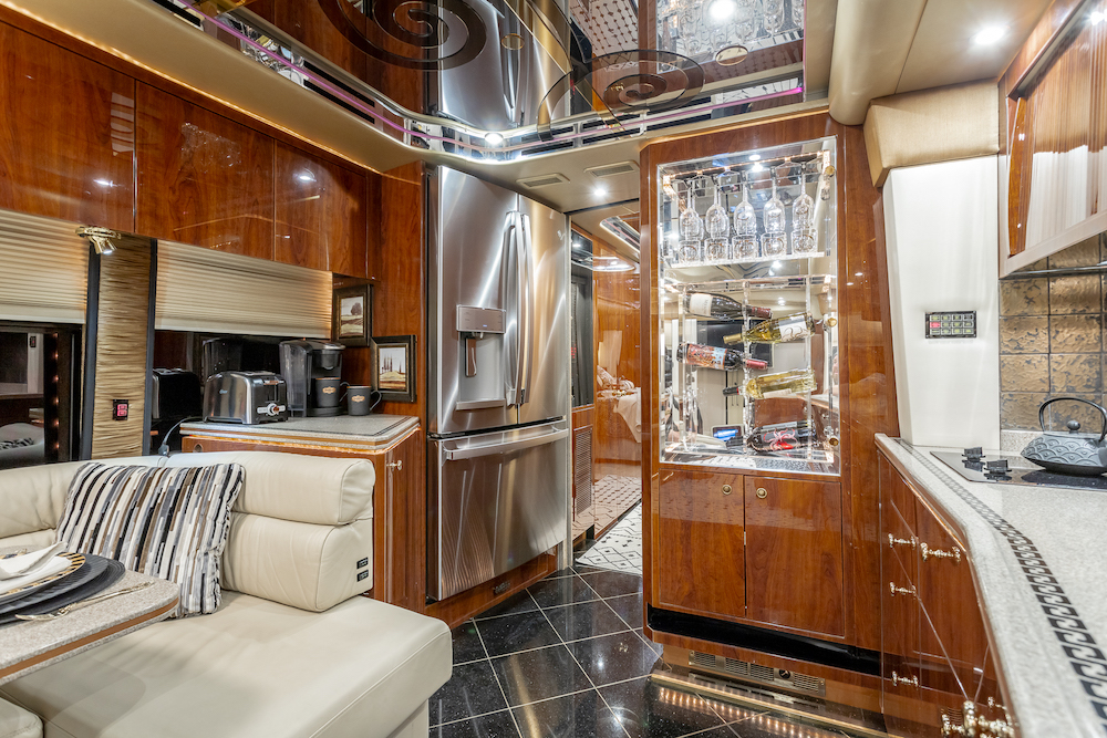 2009 Prevost Featherlite H3-45 For Sale