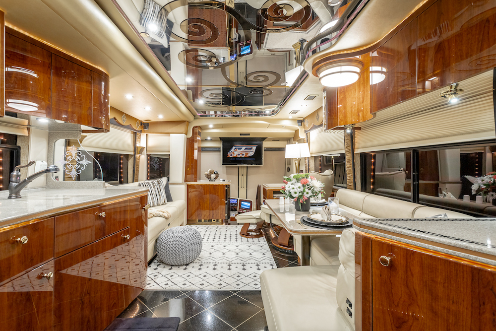 2009 Prevost Featherlite H3-45 For Sale