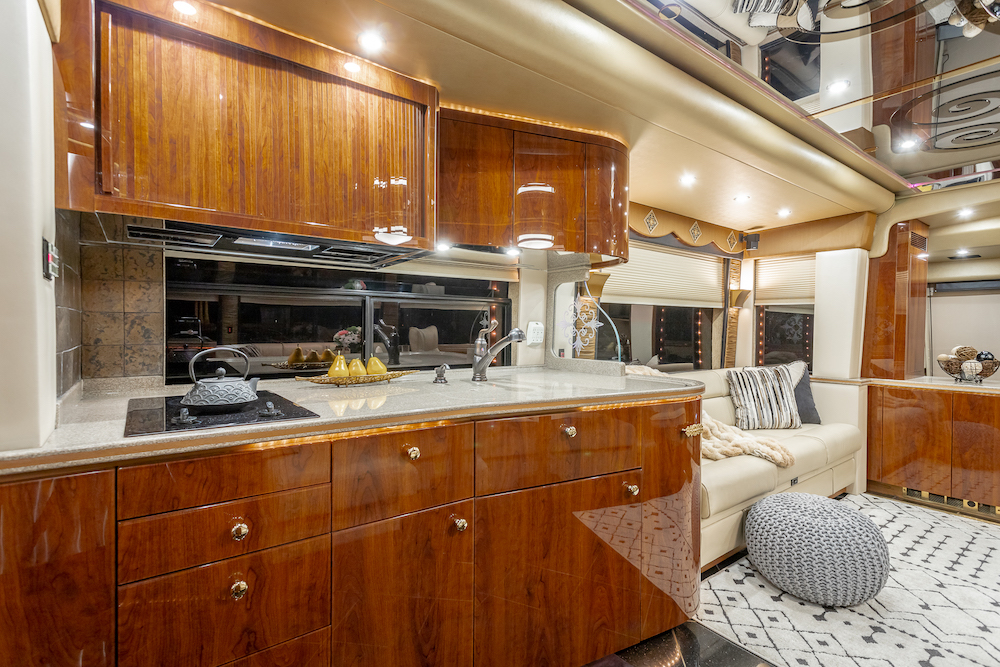 2009 Prevost Featherlite H3-45 For Sale