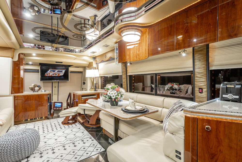 2009 Prevost Featherlite H3-45 For Sale