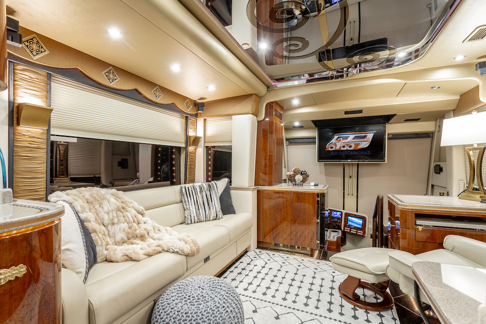 2009 Prevost Featherlite H3-45 For Sale