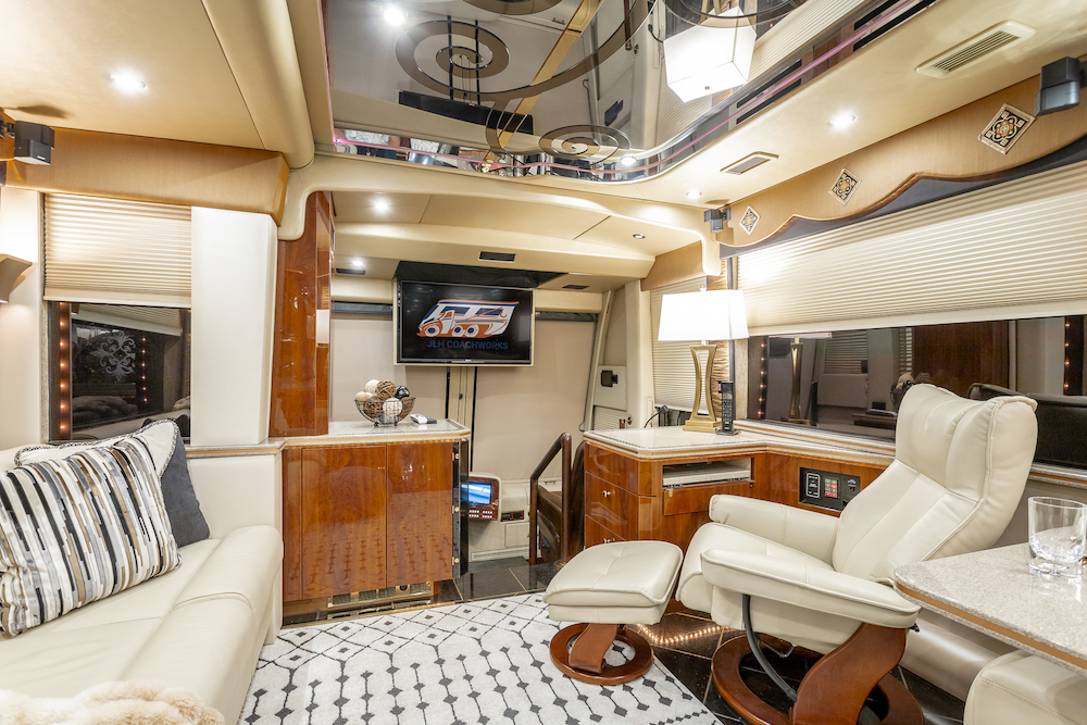 2009 Prevost Featherlite H3-45 For Sale