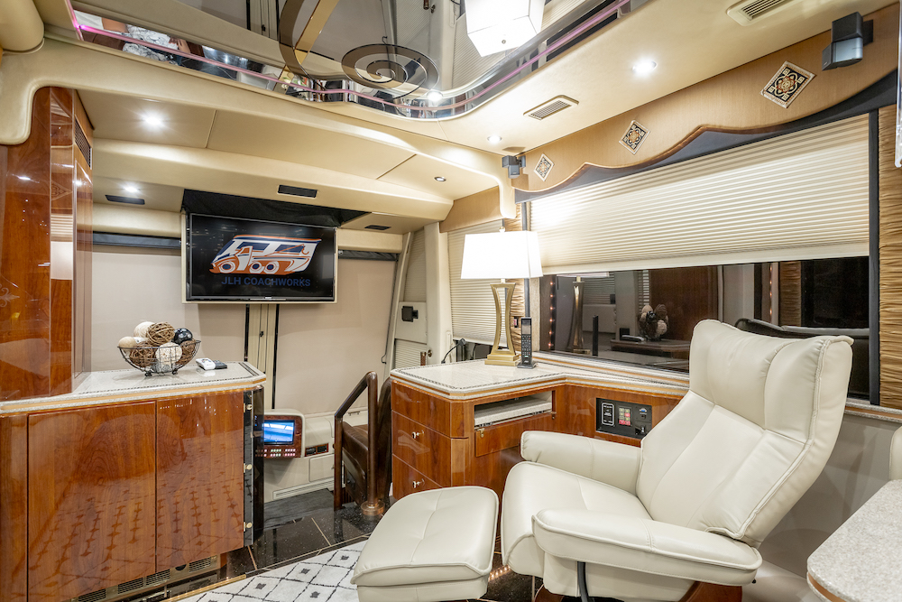 2009 Prevost Featherlite H3-45 For Sale