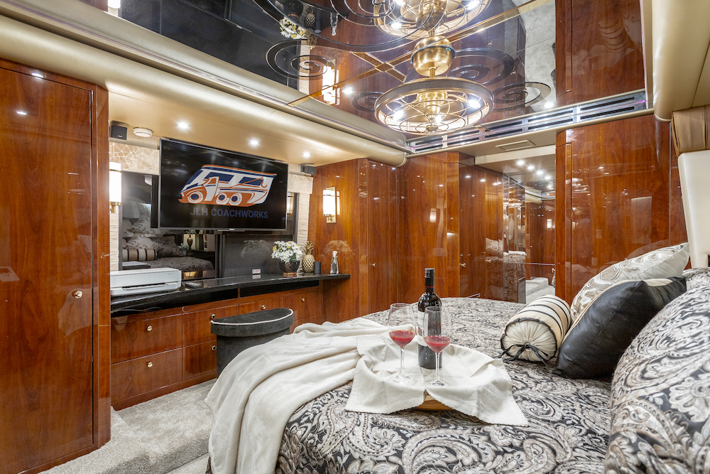 2009 Prevost Featherlite H3-45 For Sale