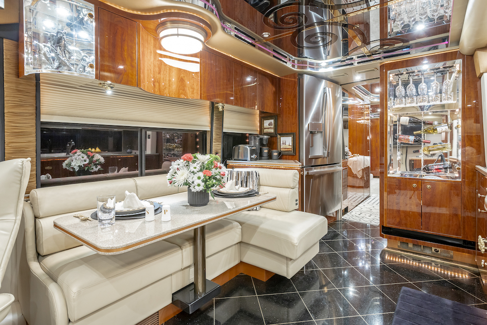 2009 Prevost Featherlite H3-45 For Sale