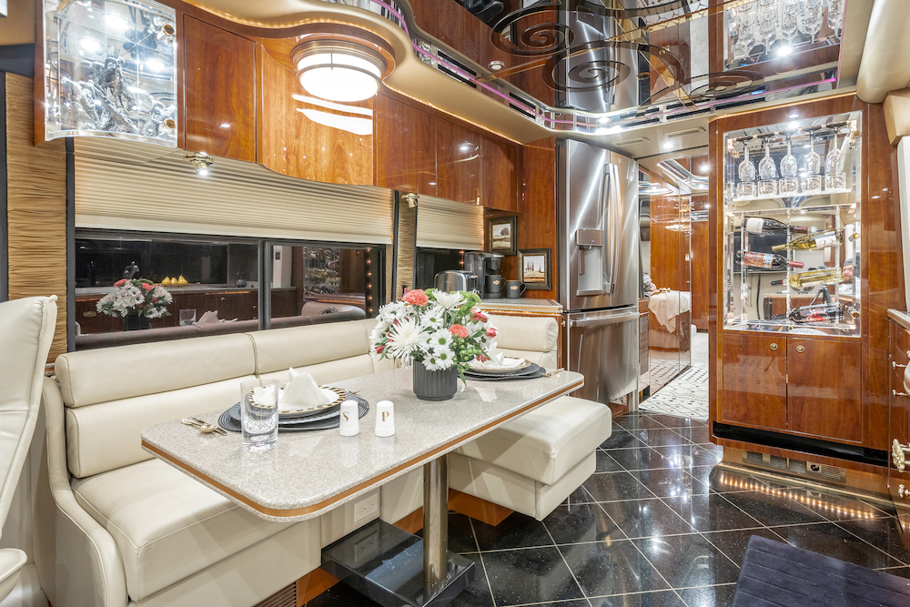 2009 Prevost Featherlite H3-45 For Sale