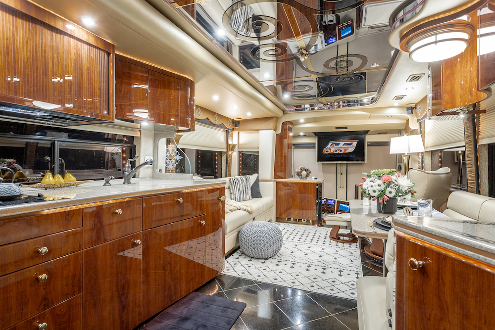 2009 Prevost Featherlite H3-45 For Sale