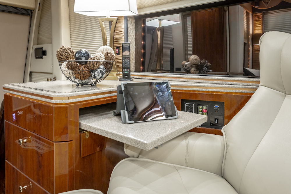 2009 Prevost Featherlite H3-45 For Sale