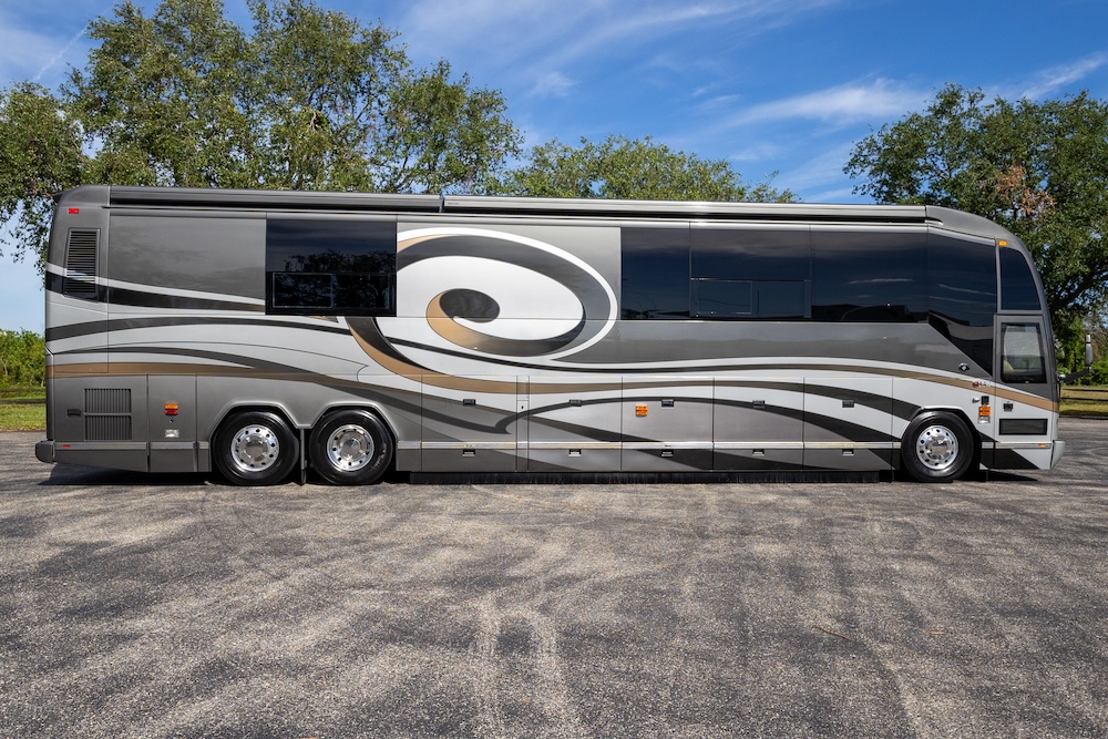 2009 Prevost Featherlite H3-45 For Sale