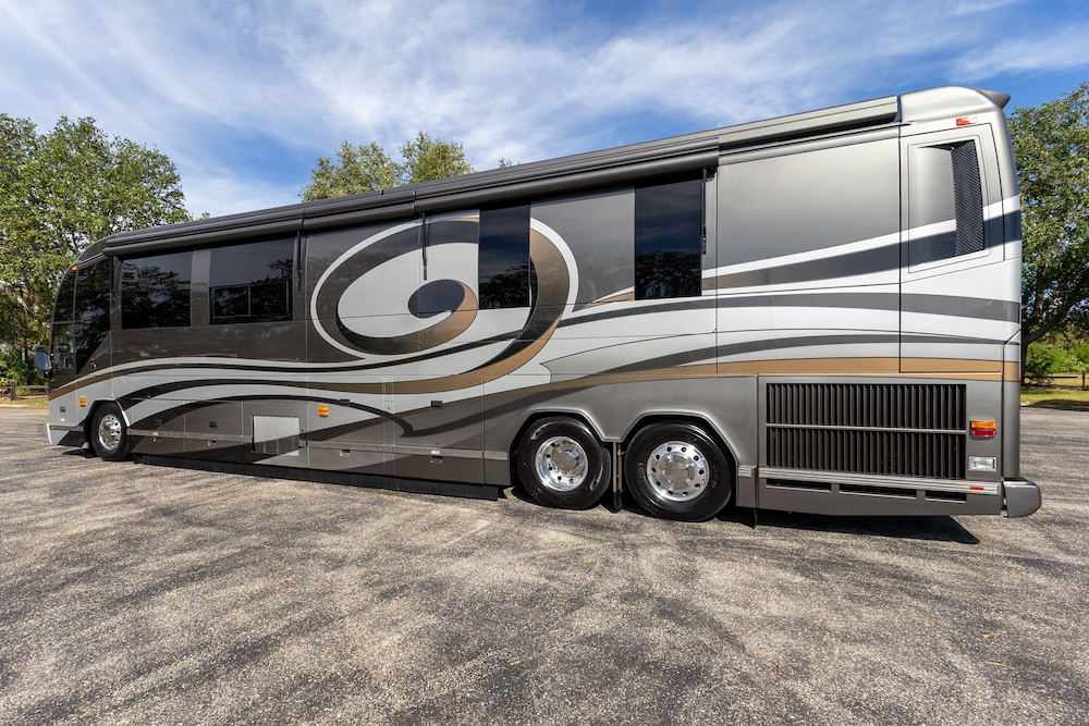 2009 Prevost Featherlite H3-45 For Sale