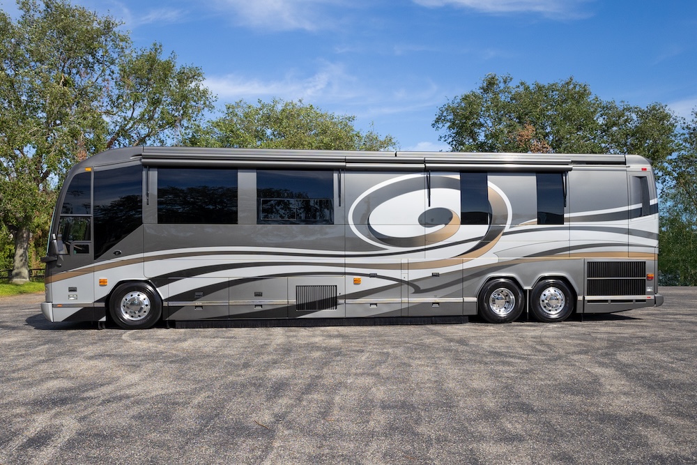 2009 Prevost Featherlite H3-45 For Sale