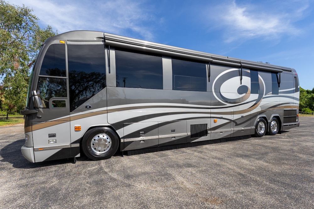 2009 Prevost Featherlite H3-45 For Sale