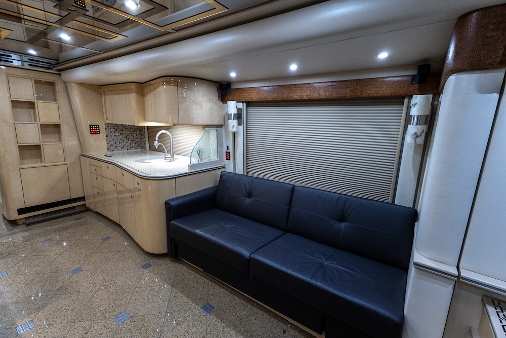 2009 Prevost Featherlite H3-45 For Sale