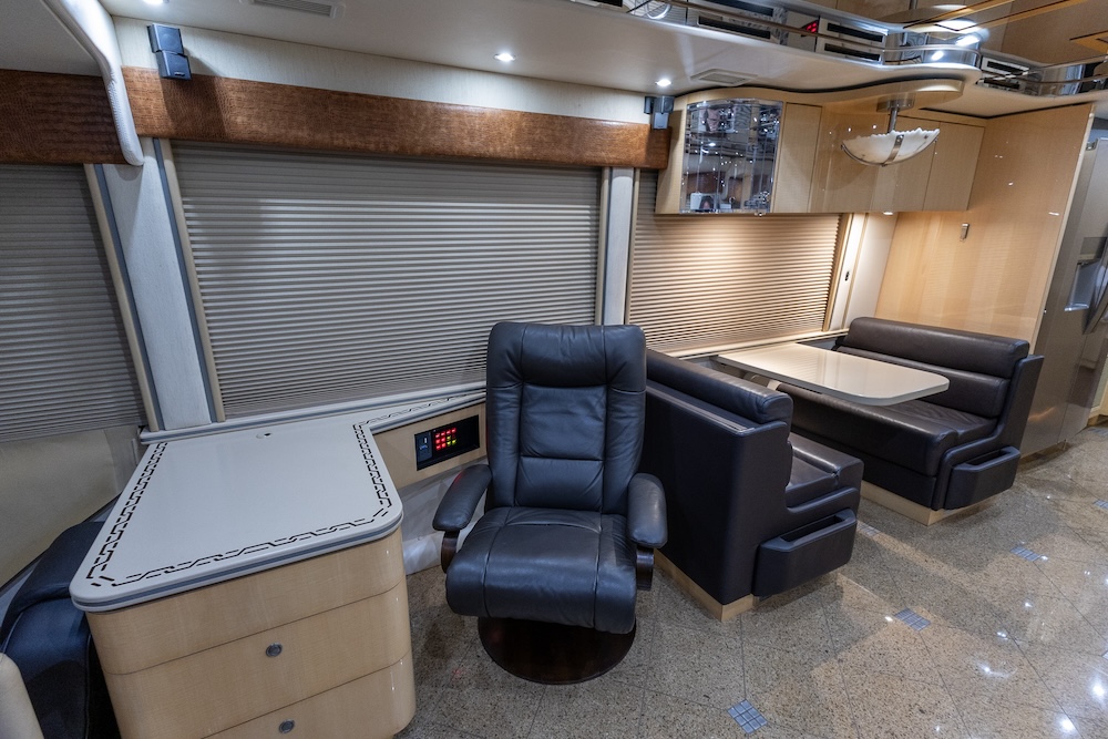 2009 Prevost Featherlite H3-45 For Sale