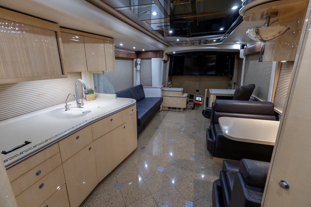 2009 Prevost Featherlite H3-45 For Sale