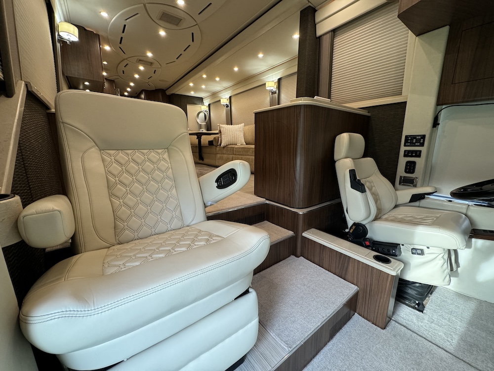 2009 Prevost  Amadas H3-45 For Sale