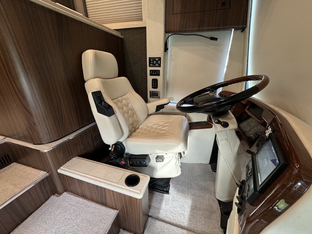 2009 Prevost  Amadas H3-45 For Sale