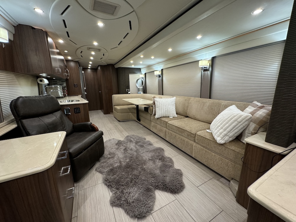 2009 Prevost  Amadas H3-45 For Sale