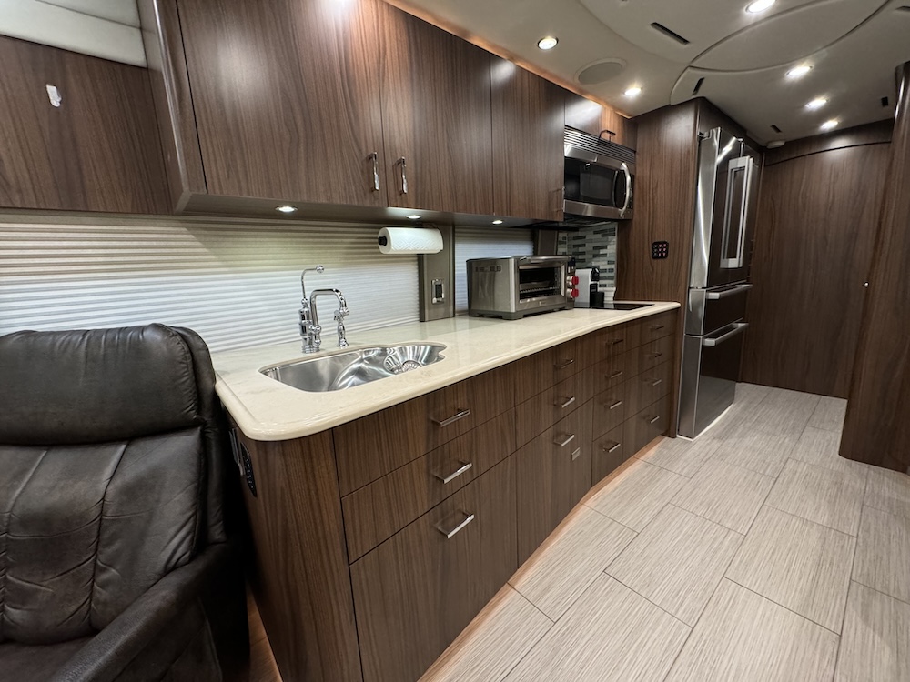 2009 Prevost  Amadas H3-45 For Sale