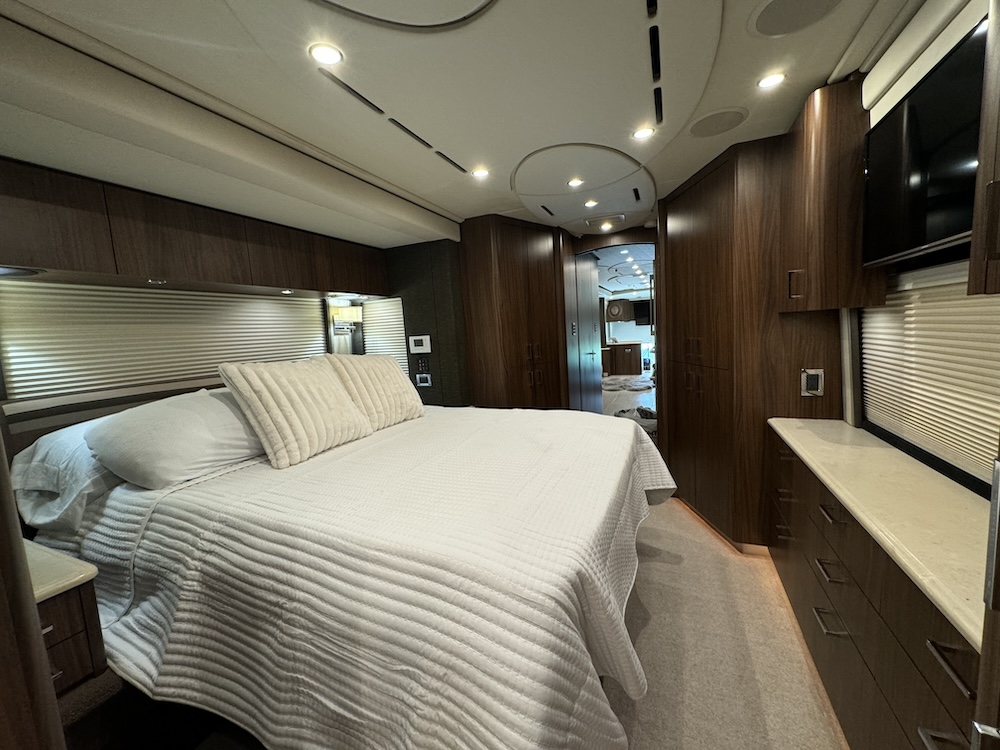 2009 Prevost  Amadas H3-45 For Sale