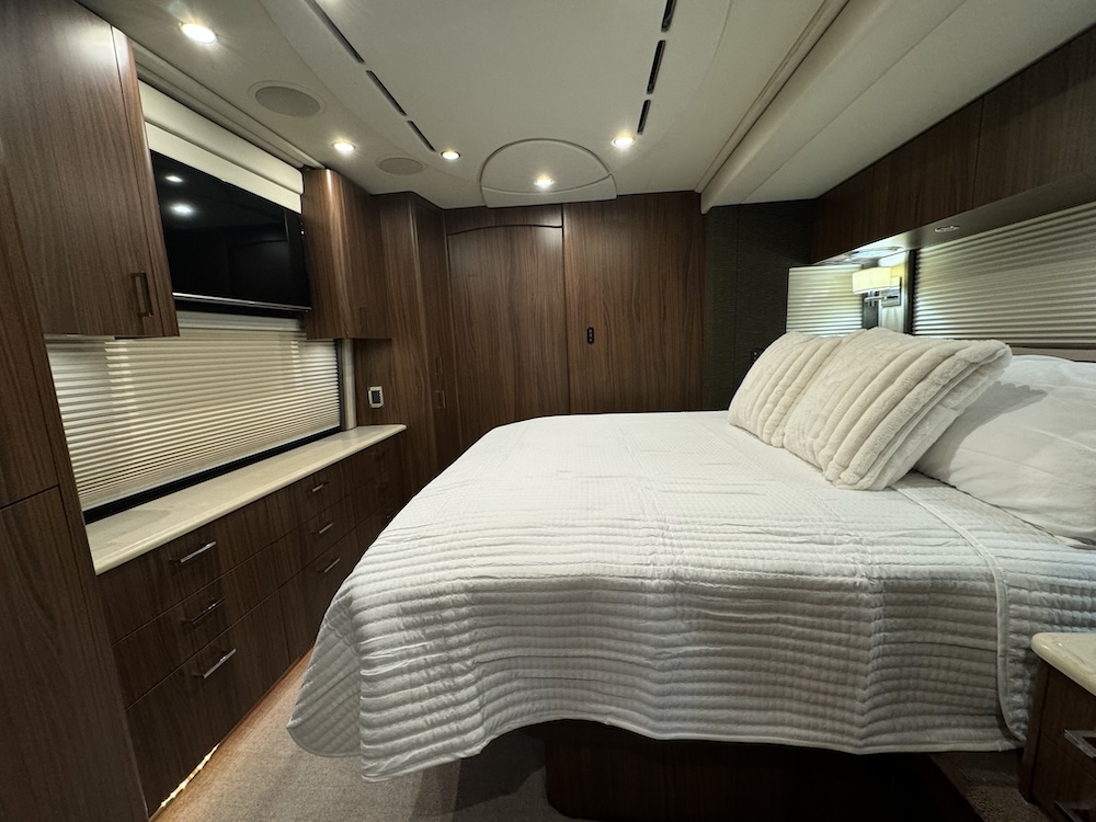 2009 Prevost  Amadas H3-45 For Sale